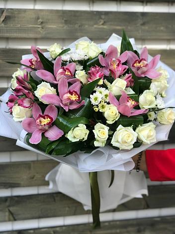 Букет цветов из: Розы и Хризантемы в Макарьеве