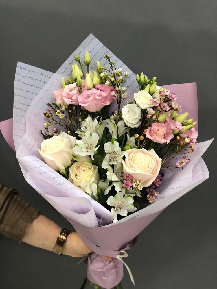 Букет цветов из: Альстромерии, Розы и Лизиантусы в Макарьеве