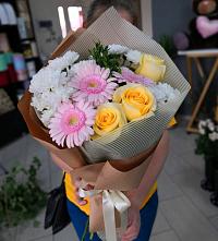 Букет цветов из:  Герберы, Розы и Хризантемы в Макарьеве