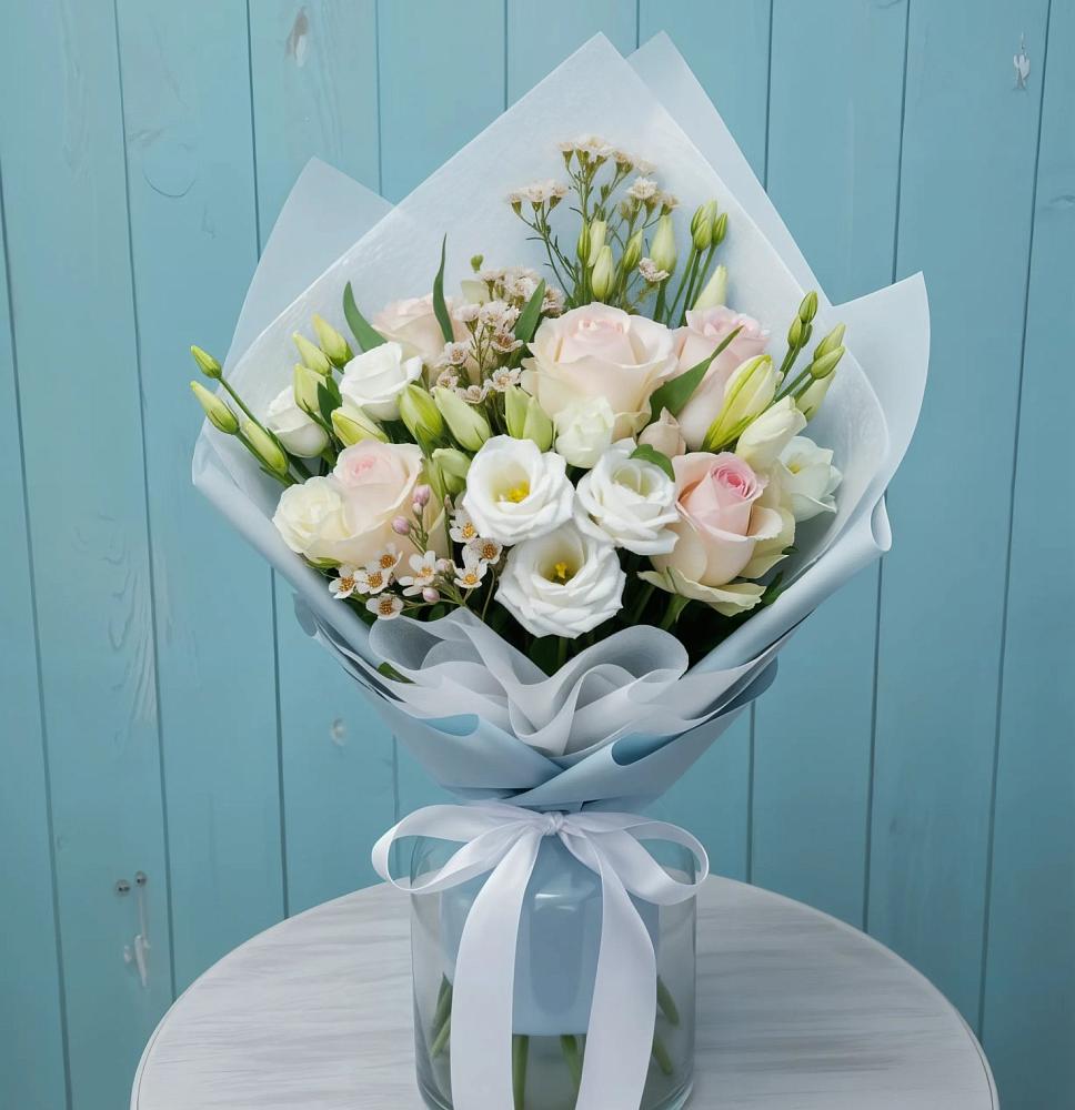 Букет цветов из: Розы и Лизиантусы в Макарьеве