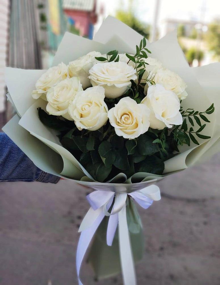 Букет Белые розы Проуд в Макарьеве
