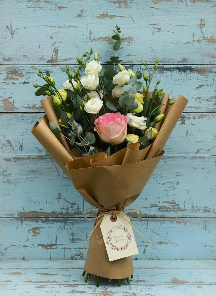 Букет цветов из: Розы и Лизиантусы в Макарьеве