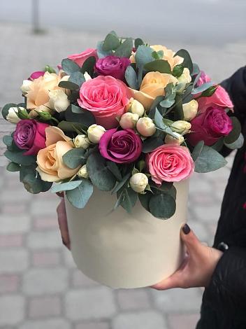 Цветочная композиция из Розы в шляпной коробке в Макарьеве