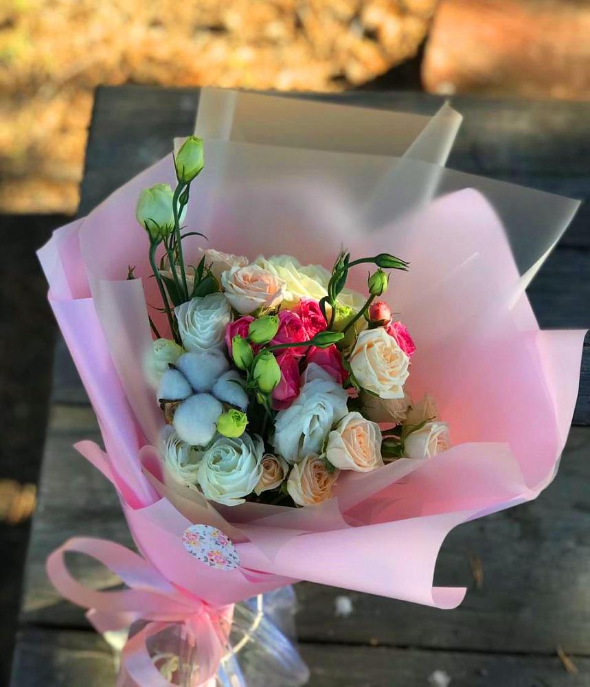 Букет цветов из: Розы и Лизиантусы в Макарьеве