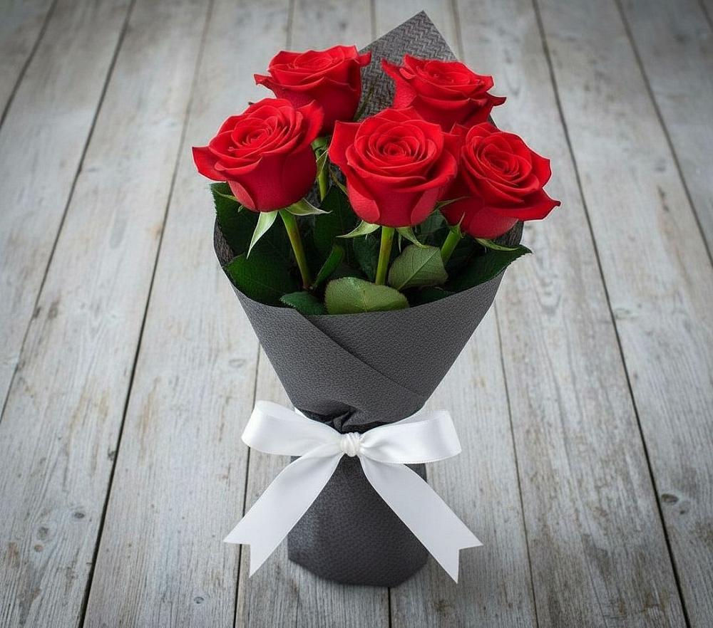 Букет 5 Красных роз Эдлесс Лав в Макарьеве