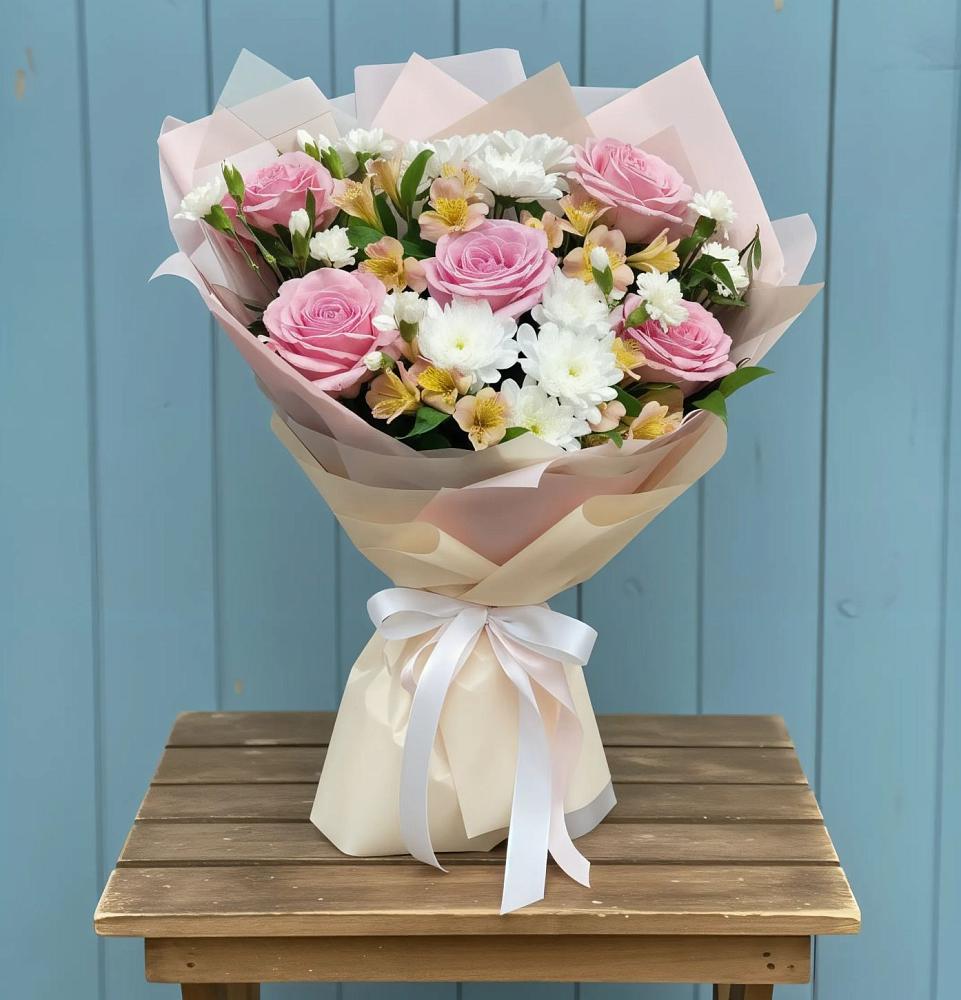 Букет цветов из: Гвоздики, Орхидеи и Розы в Макарьеве