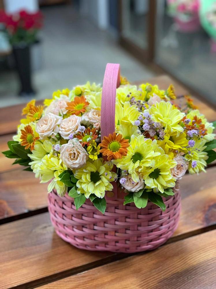 Цветочная композиция из Хризантемы и Розы в корзине в Макарьеве