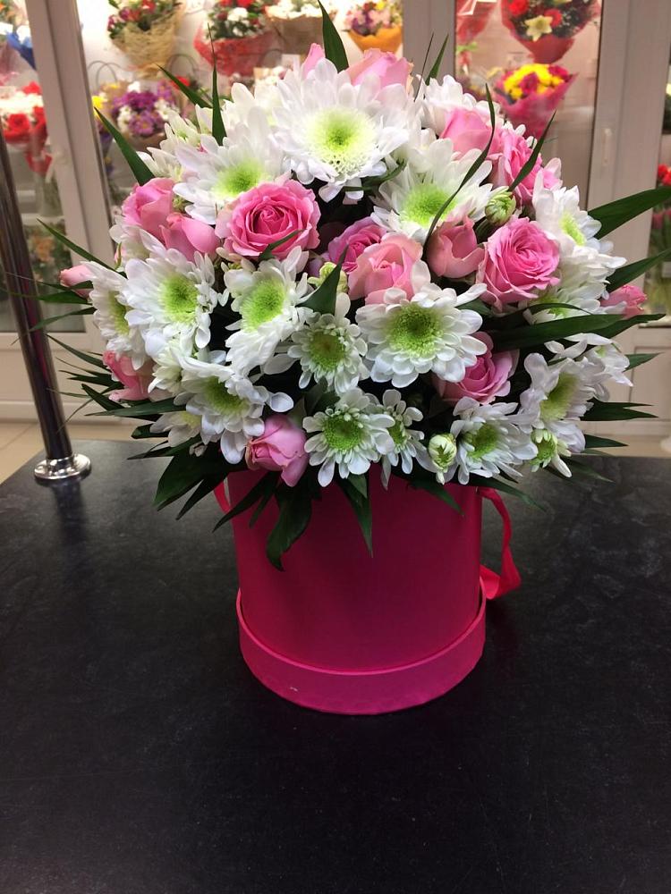 Цветочная композиция из Розы и Хризантемы в шляпной коробке в Макарьеве