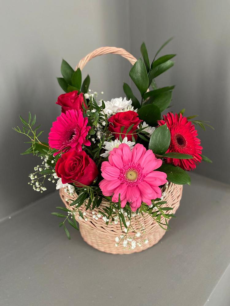 Цветочная композиция из Розы, Хризантемы и Герберы в корзине в Макарьеве